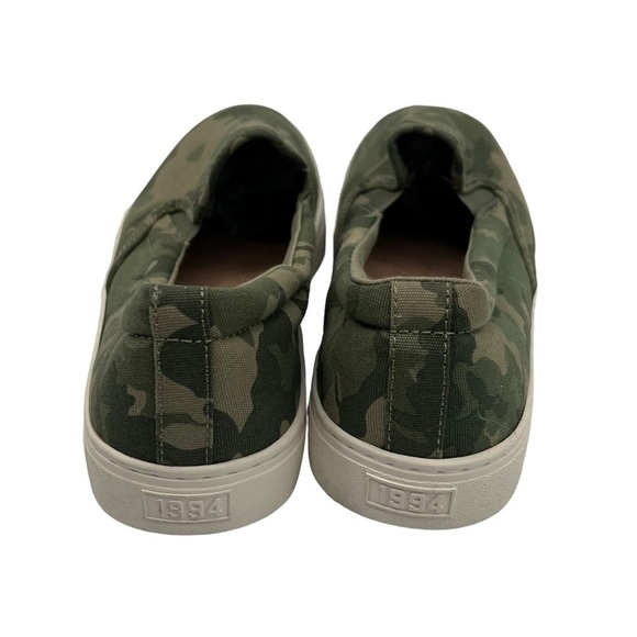 Old Navy Green Camo Slip-On Canvas Sneakers Size 8 Women's - Picture 7 of 8